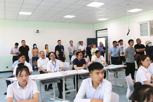 自治區(qū)互聯(lián)網(wǎng)教育示范區(qū)建設(shè)推進(jìn)現(xiàn)場觀摩會在我院成功舉行 共商共建共享智慧教育新未來